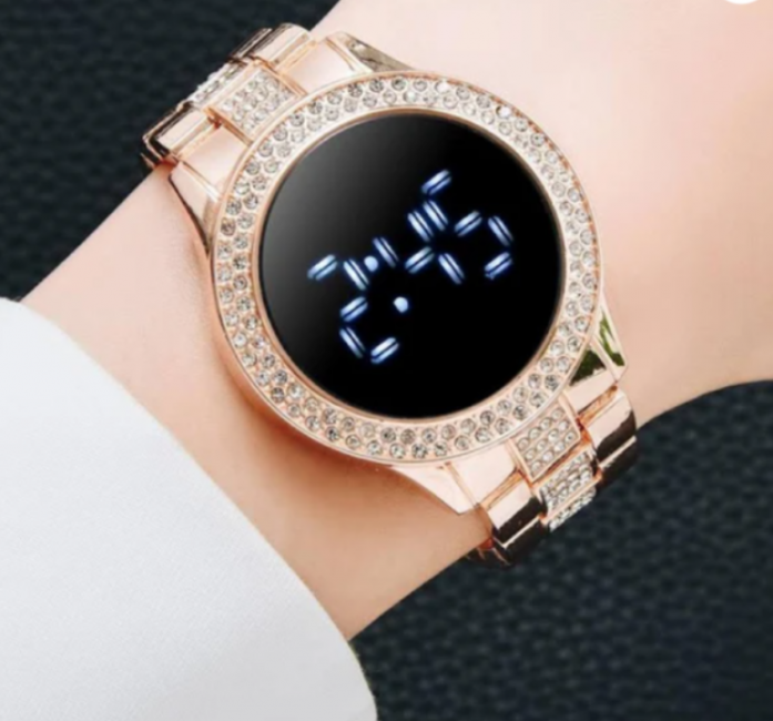 23 Desain Jam Digital Cantik untuk Wanita